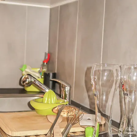 Helle Geraeumige 80 Qm - 5 Min Von - Self Check-in